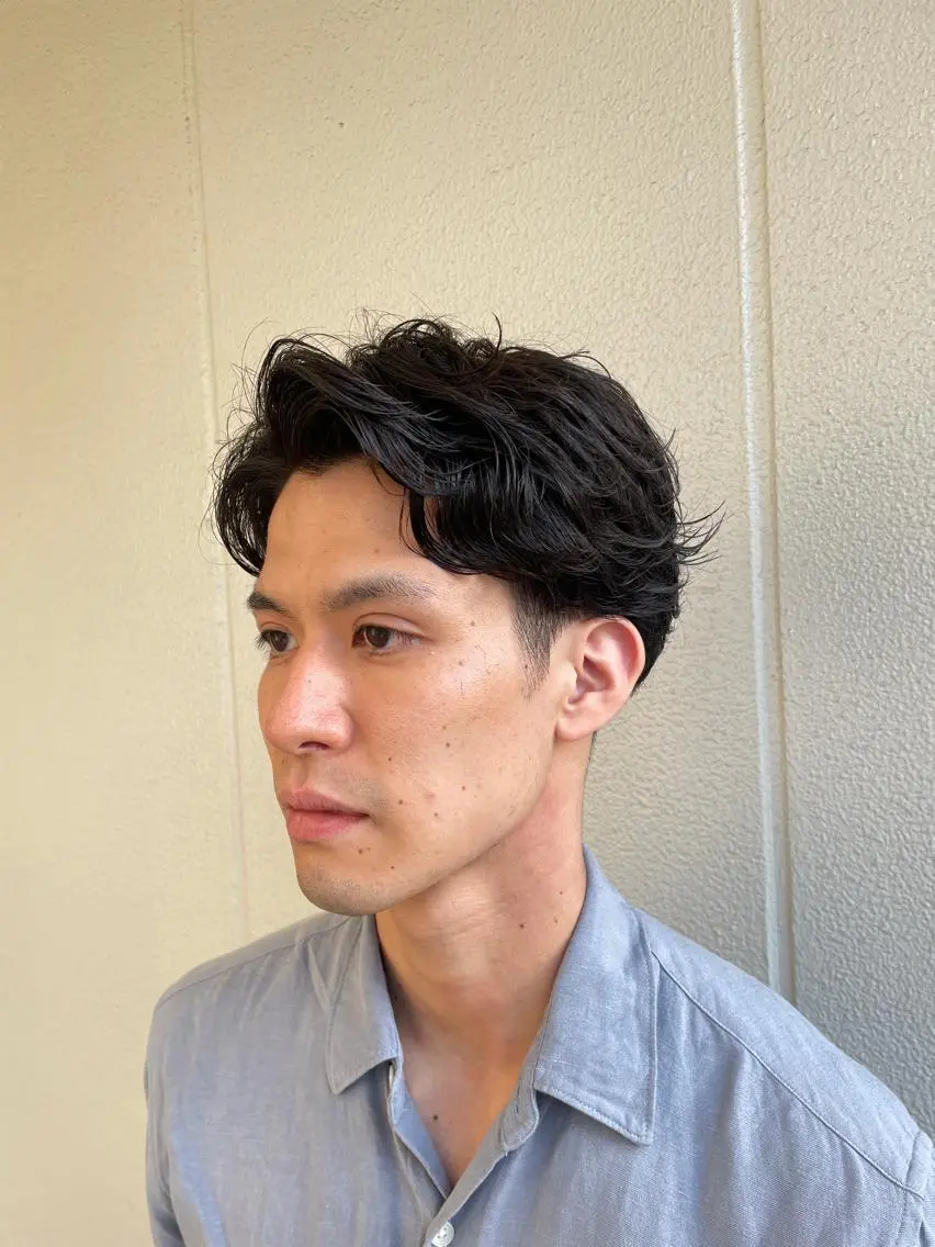 ショート パーマ ヘアアレンジ メンズ アップバング メンズパーマ ニュアンスパーマ ヘアカラー トリートメント ヘッドスパ ヘアセット 艶カラー✨縮毛矯正✨ 翁長孝輔のヘアスタイル