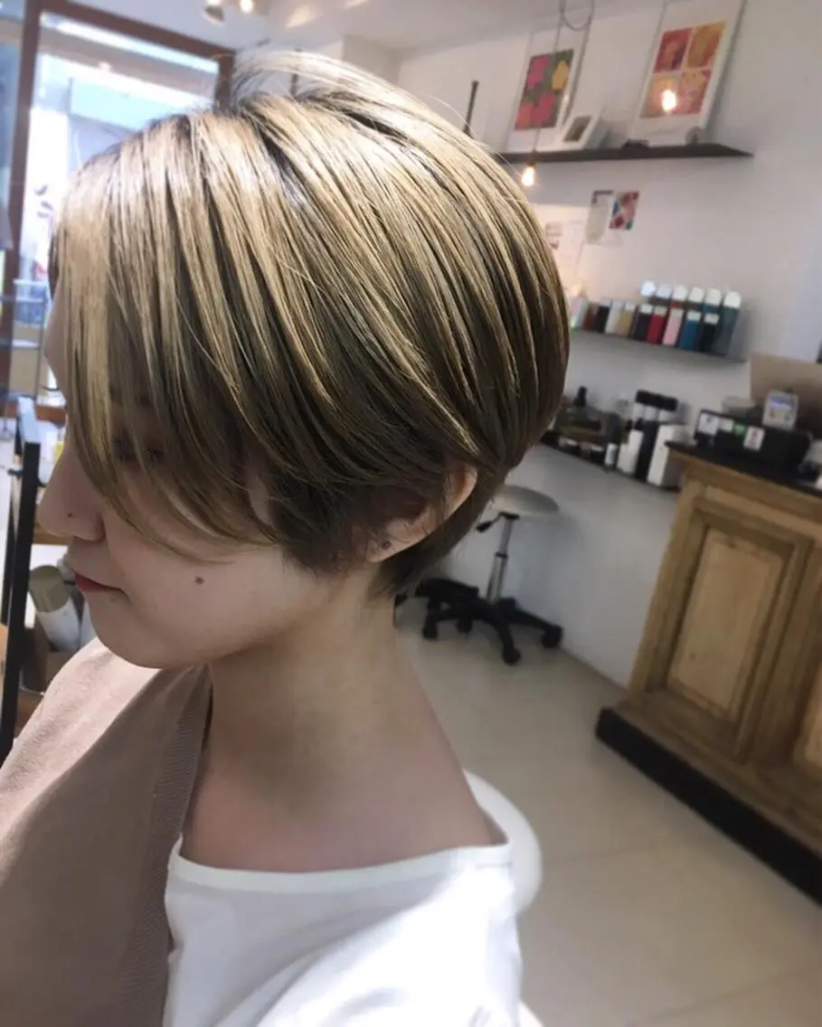 ショート カラー ハンサムショート ハイトーンカラー ショートヘア 安永 涼のヘアスタイル