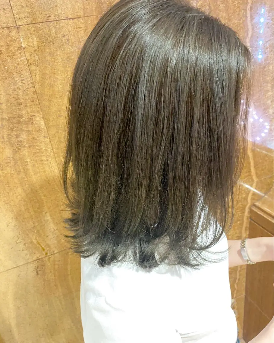 ミディアム カラー ヘアアレンジ ネイル マツエク・マツパ 透明感カラー ハイライトカラー 外国人風カラー ハイライト 外ハネヘア カット ヘアカラー 夜23時まで予約🉑 reverieあきらのヘアスタイル