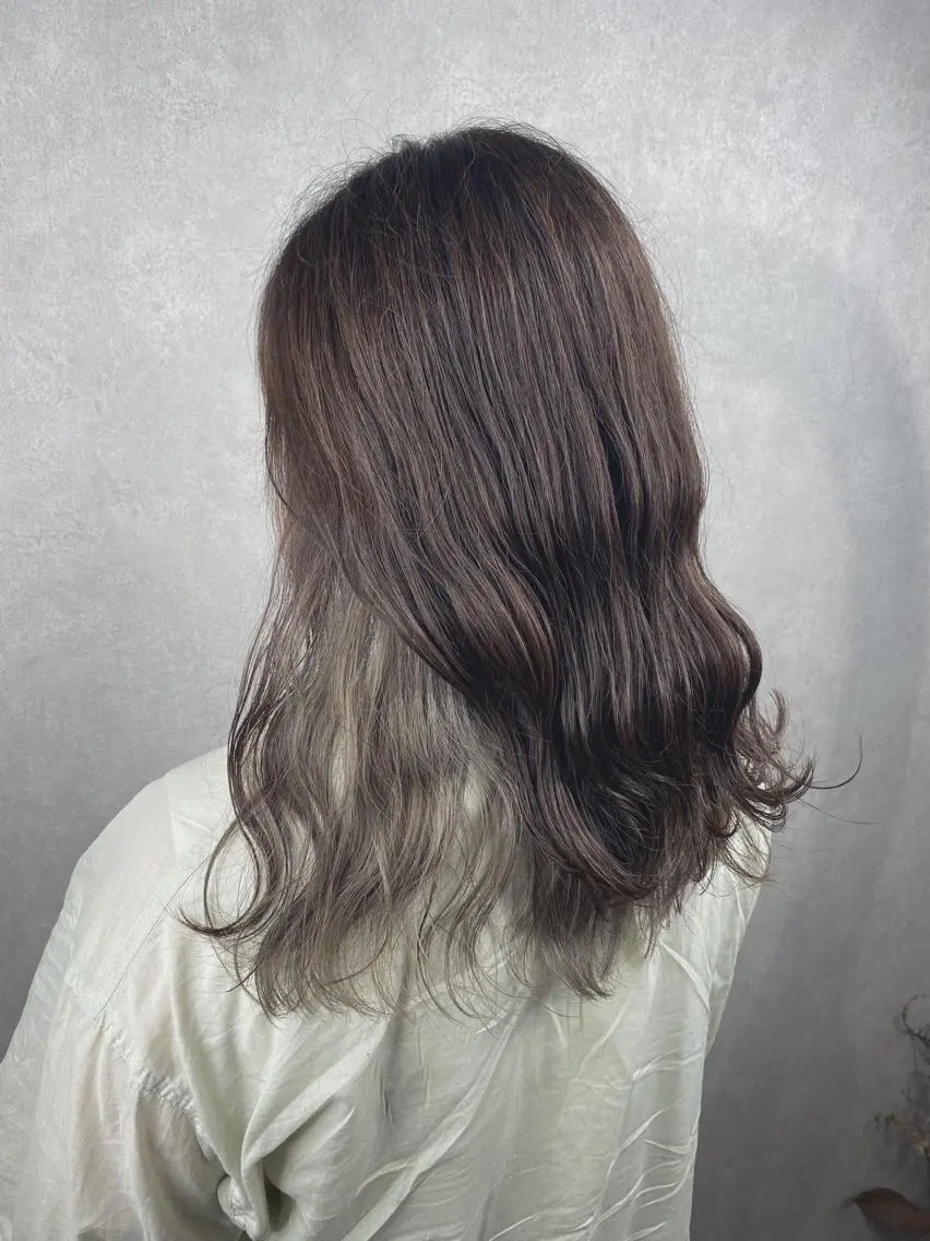 セミロング カット ヘアカラー ＳＨＩ ＺＵのヘアスタイル