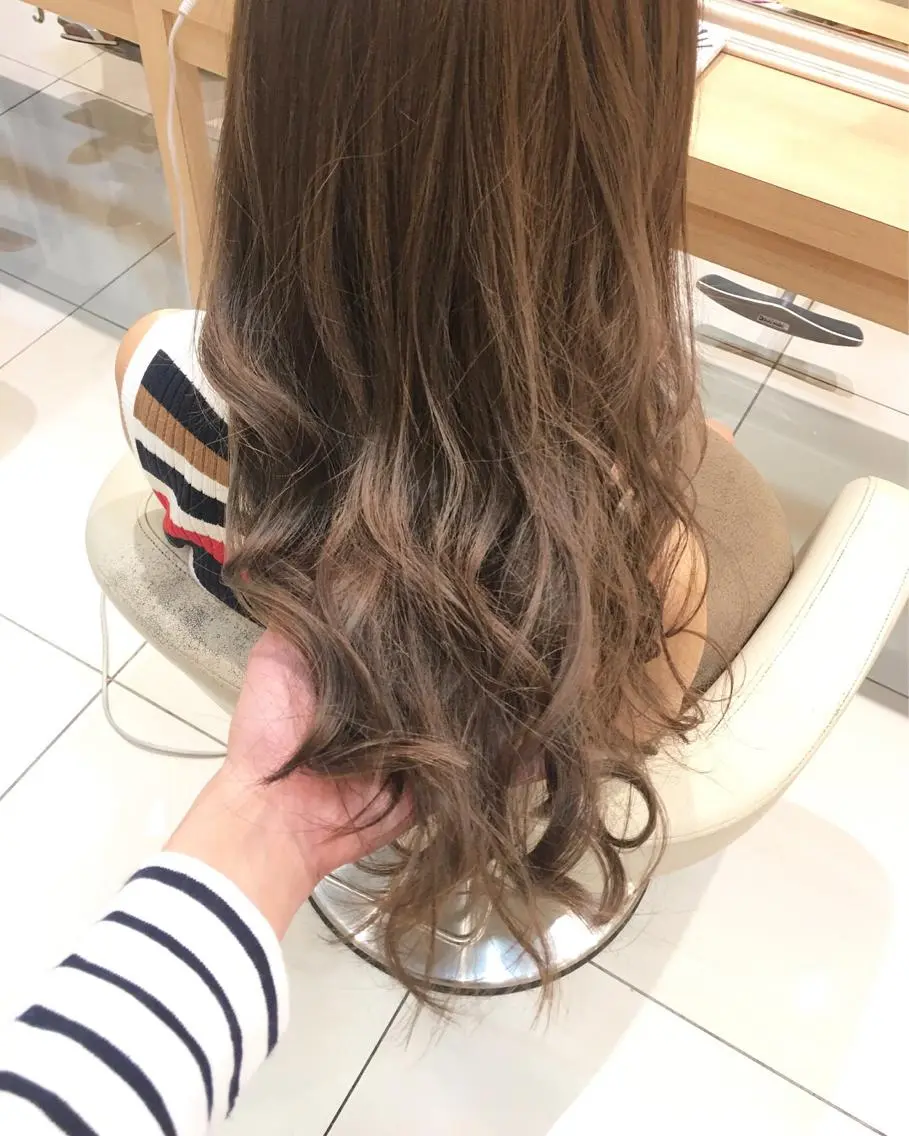 ロング カラー ベージュカラー 小田原NO1 美容師 飯田飛翔のヘアスタイル