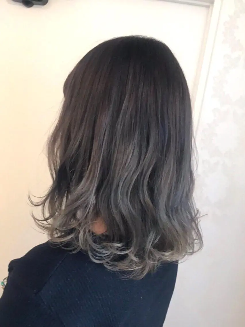 セミロング カラー グラデーションカラー ヘアカラー トリートメント lani ブリーチ /ダブルカラーのヘアスタイル