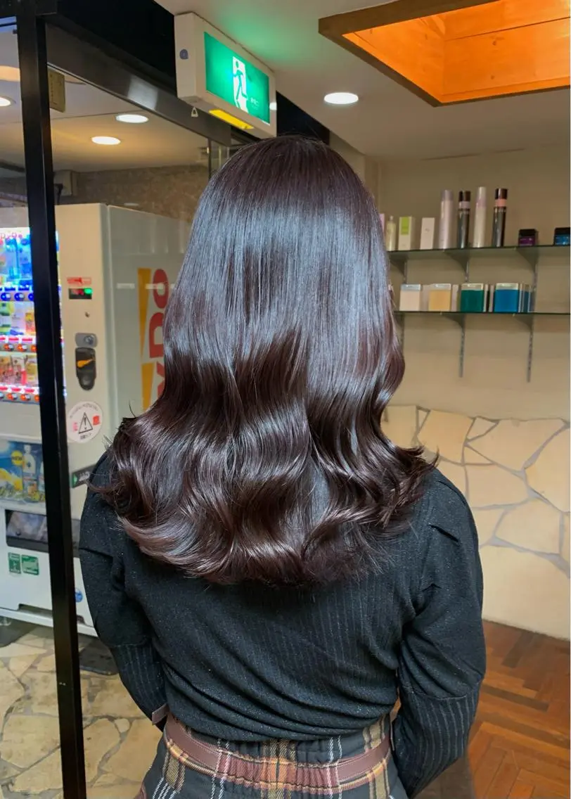 セミロング カラー ブリーチ ブラウンカラー ラベンダーカラー ラベンダーブラウン ブリーチなしカラー ヘアカラー トリートメント 矢野 晃平のヘアスタイル