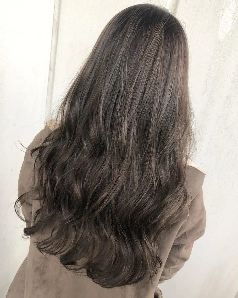 ロング カラー グレージュ ハイライトカラー ハイライト 若杉 諒のヘアスタイル