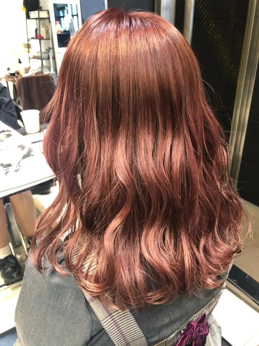 セミロング カラー レッドカラー 女性リピ90%🍨 🩷佐藤みずきのヘアスタイル