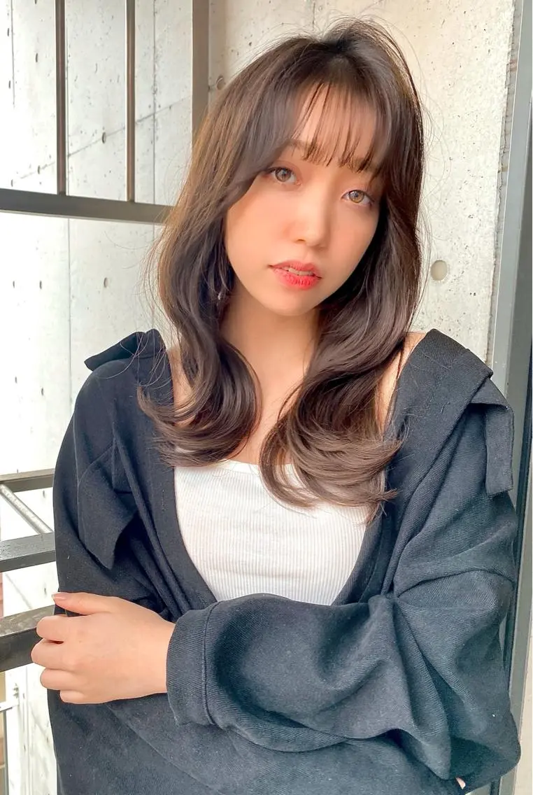 セミロング カラー ベージュカラー ブリーチ ケアブリーチ イヤリングカラー グレージュ カット ヘアカラー トリートメント 大人可愛いレイヤー 大田のヘアスタイル