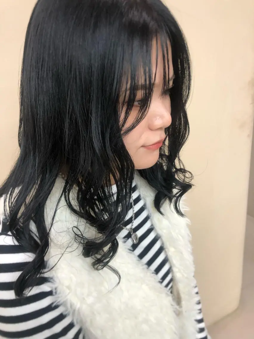 セミロング ポルトユイ エツのヘアスタイル