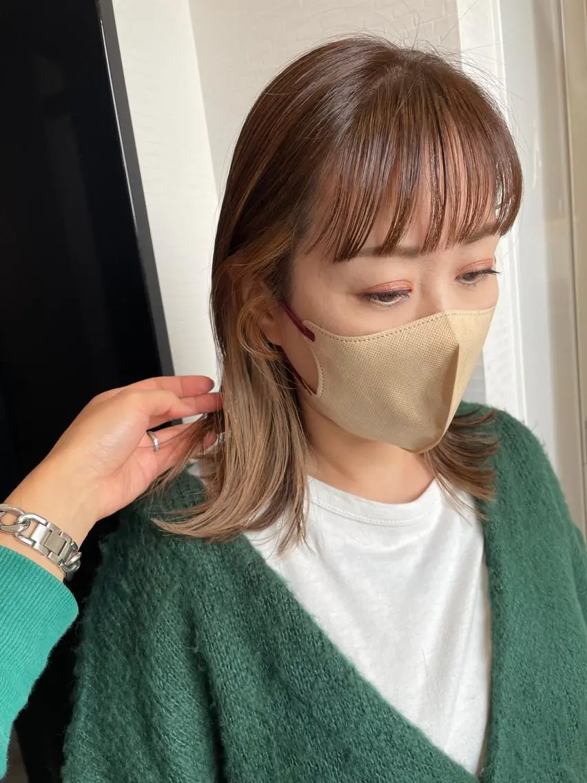 セミロング カラー イヤリングカラー YUI/ ブリーチカラー🌷のヘアスタイル