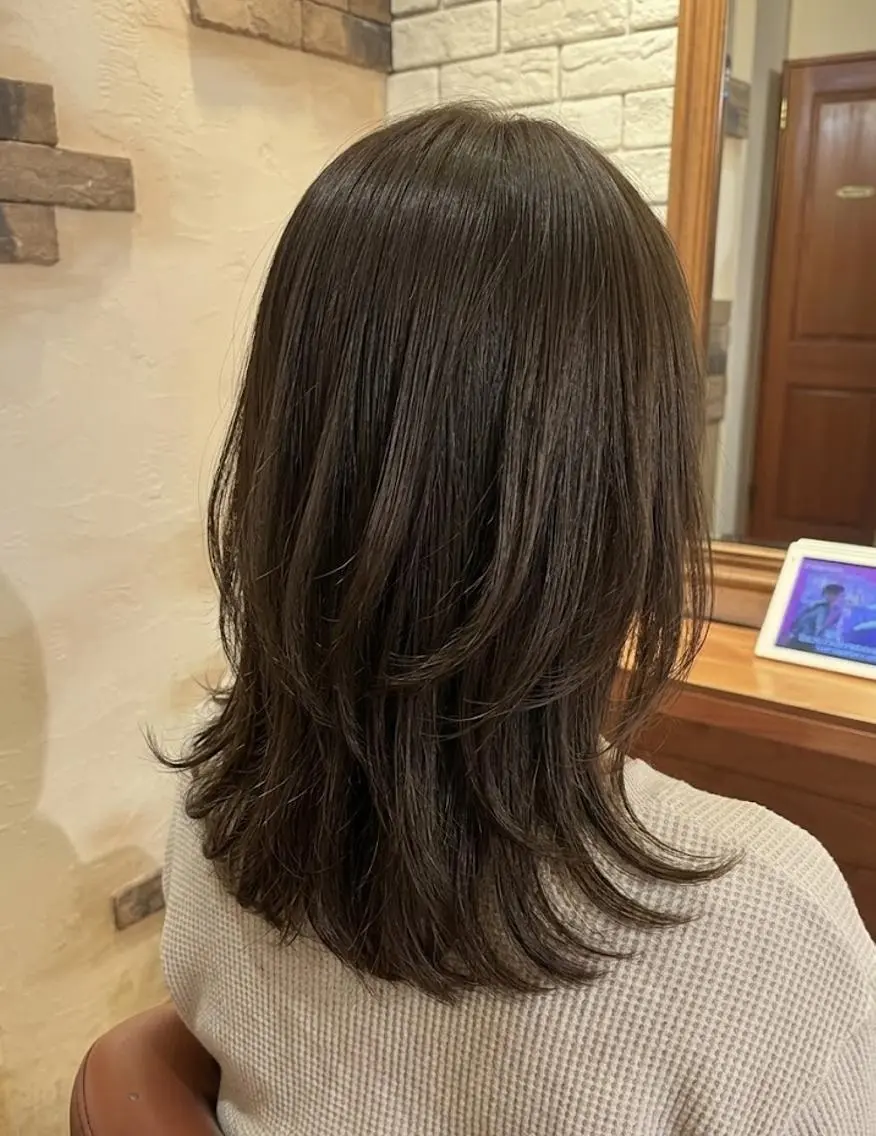 ミディアム パーマ デート レイヤーカット 小顔カット カット トリートメント ヘッドスパ flencia 丸 和博|カットのヘアスタイル