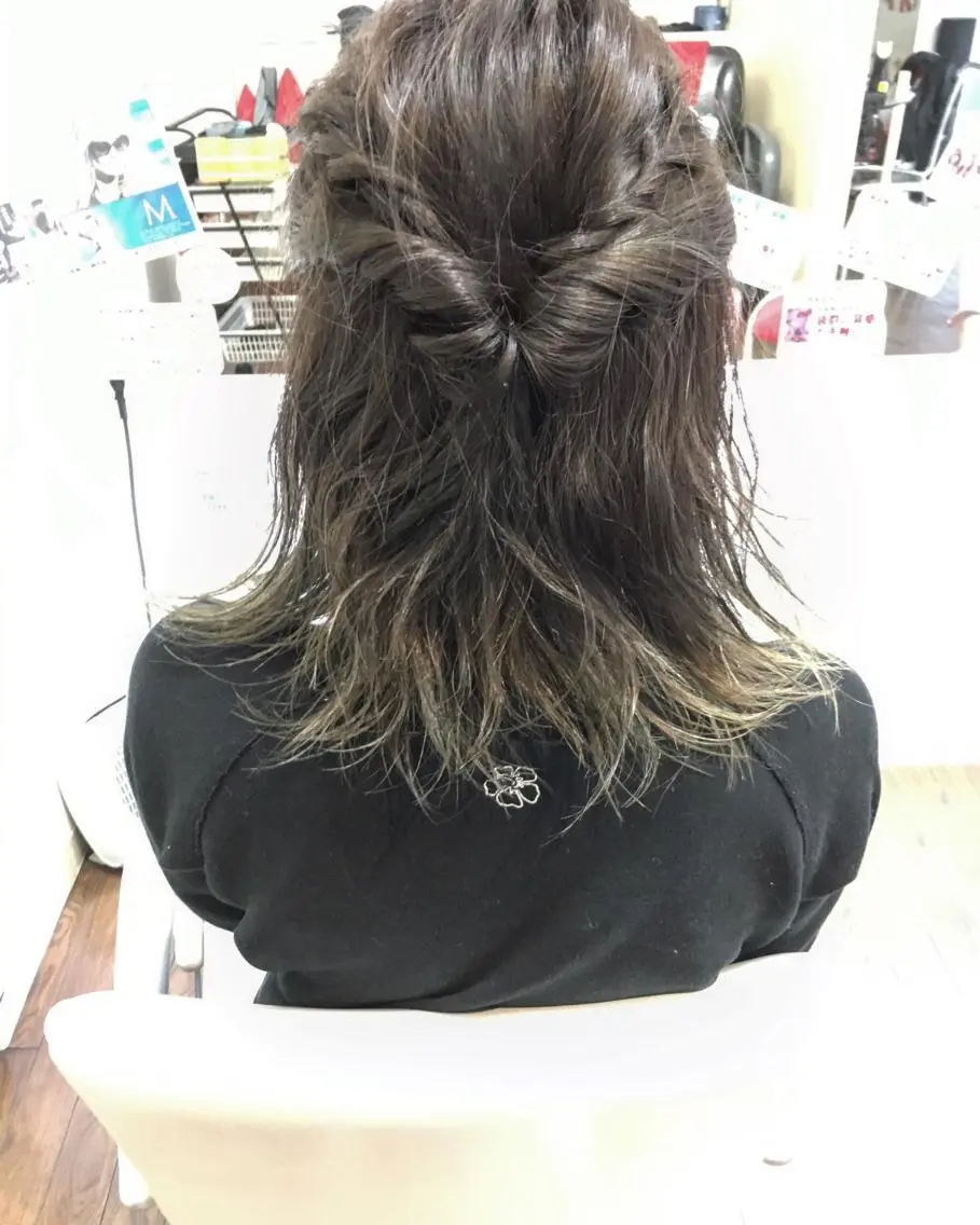 ミディアム カラー ヘアアレンジ アッシュ グラデーションカラー GLAD 萩原のヘアスタイル