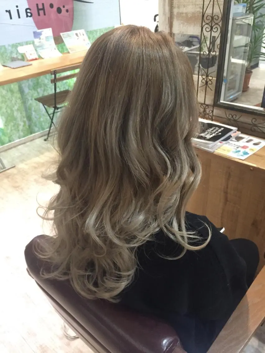 ロング カラー ベージュカラー ブリーチ ミルクティーベージュ ヘアカラー 中川 仁のヘアスタイル