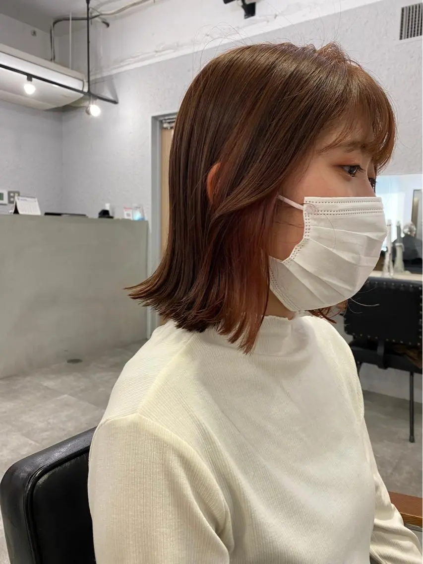 ミディアム カラー インナーカラー yui/ layer cutのヘアスタイル