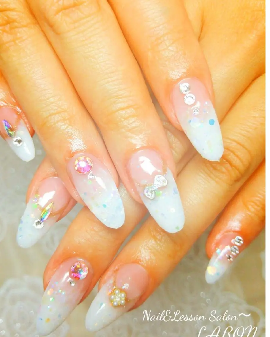 ネイル グラデーション ホワイト Nail salon LABONのネイルデザイン