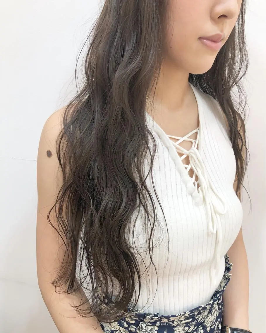 ロング カラー ダークグレー ダークグレージュ グレージュ 横浜ブリーチムラ直し ハイトーン/ブリーチのヘアスタイル