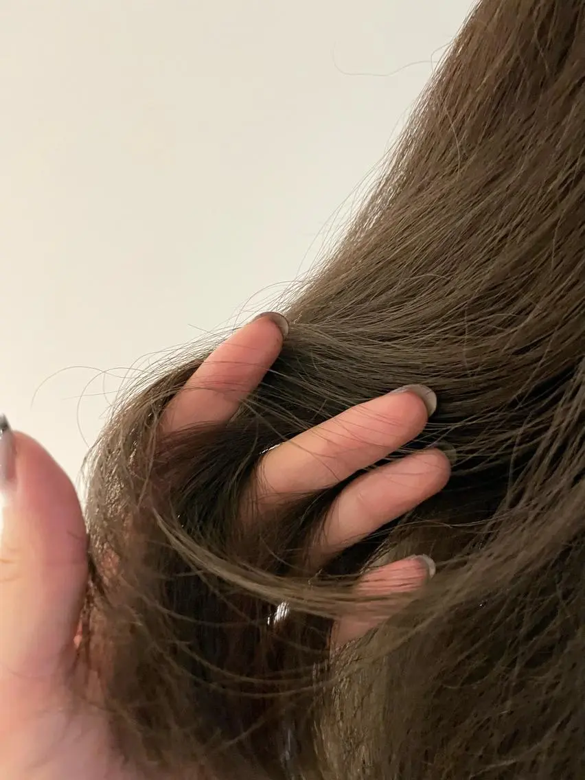 カラー ブリーチ 透明感カラー/顔周り レイヤー/髪質改善のヘアスタイル