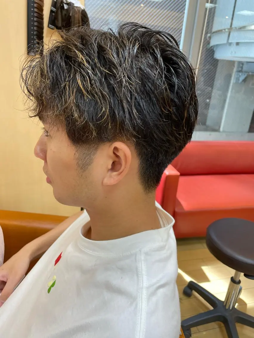 メンズ メンズハイライト メンズパーマ 波巻きパーマ 韓国ヘア 🤍中西麻友🤍のヘアスタイル