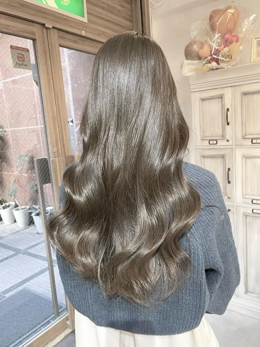 ロング カラー グレージュ 髪質改善で 憧れの潤艶美髪にのヘアスタイル