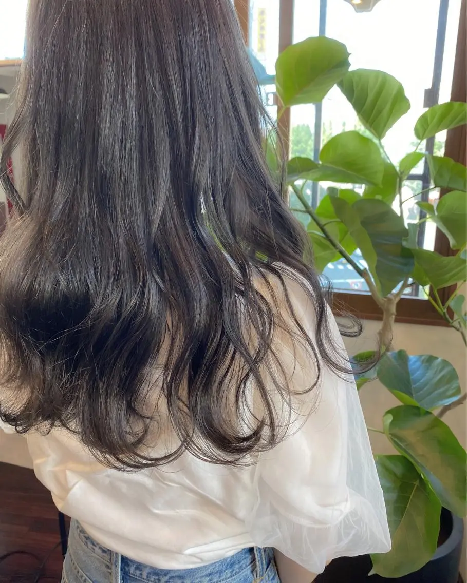 ロング カラー パーマ グレージュ シルバー シルバーグレージュ ダメージレスサロン✨ kayo🌱のヘアスタイル