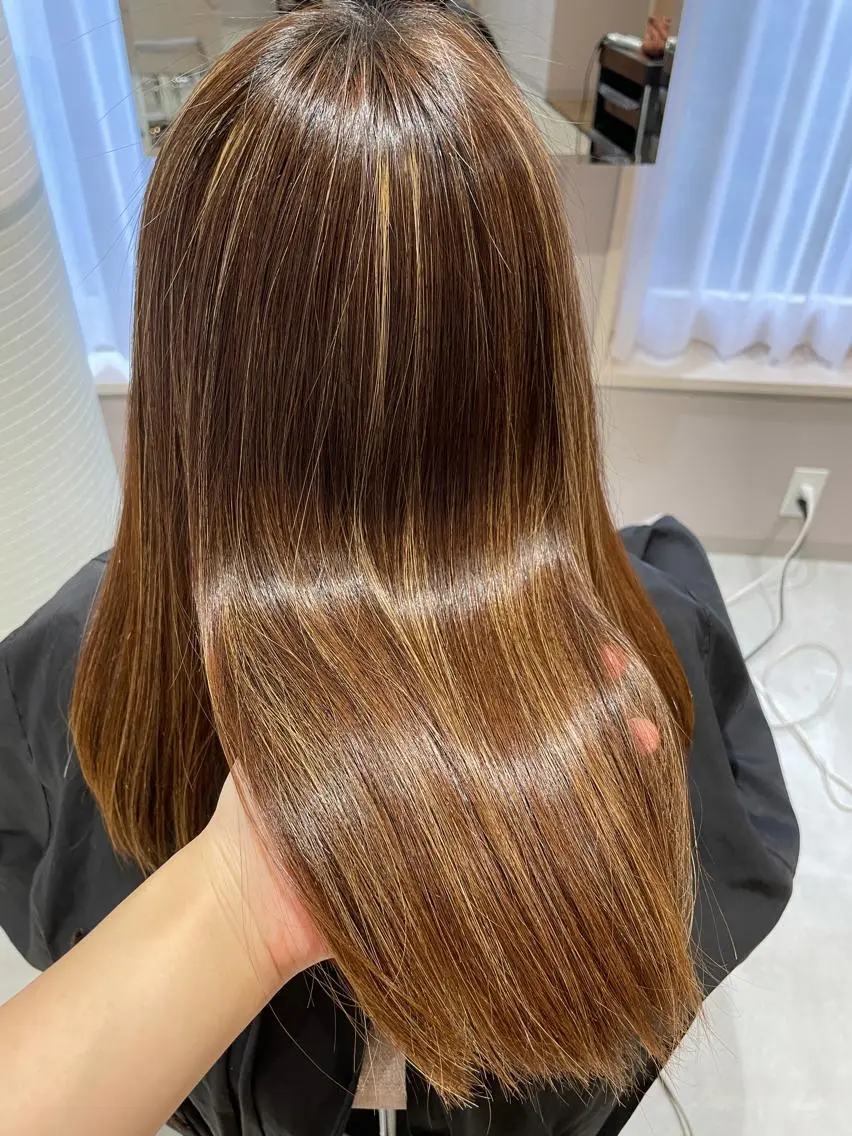 セミロング ハイライト 縮毛矯正 髪質改善お任せ ください♪ひとみのヘアスタイル