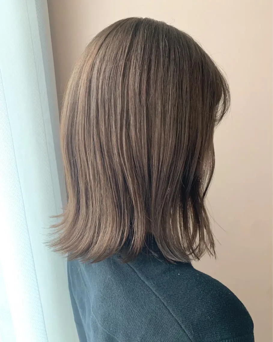 ミディアム カラー ベージュカラー ブリーチ ケアカラー ミルクティーベージュ ブリーチなしカラー カット ヘアカラー トリートメント hubhair レイヤー/透明感のヘアスタイル