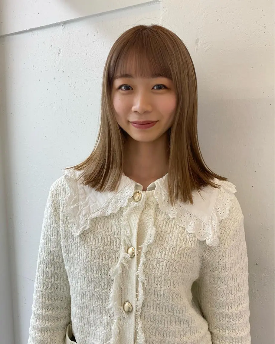 ミディアム カラー ベージュカラー 大石 沙季のヘアスタイル