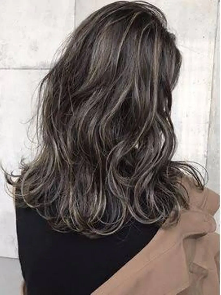 セミロング カラー ハイライトカラー ハイライト ヘアカラー トリートメント 下條 真のヘアスタイル