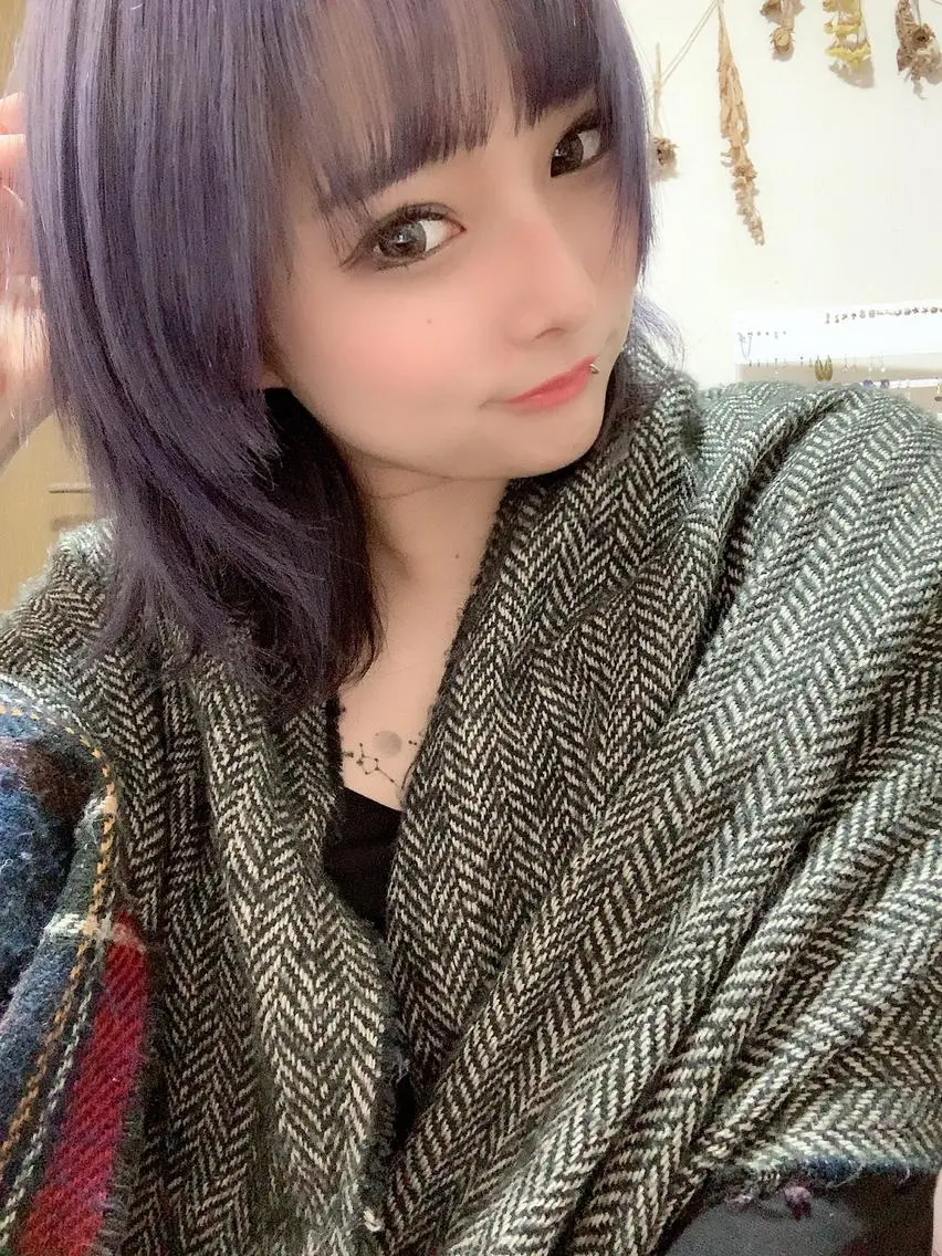 ミディアム カラー 透明感ハイトーン🦄 キラ🌈のヘアスタイル