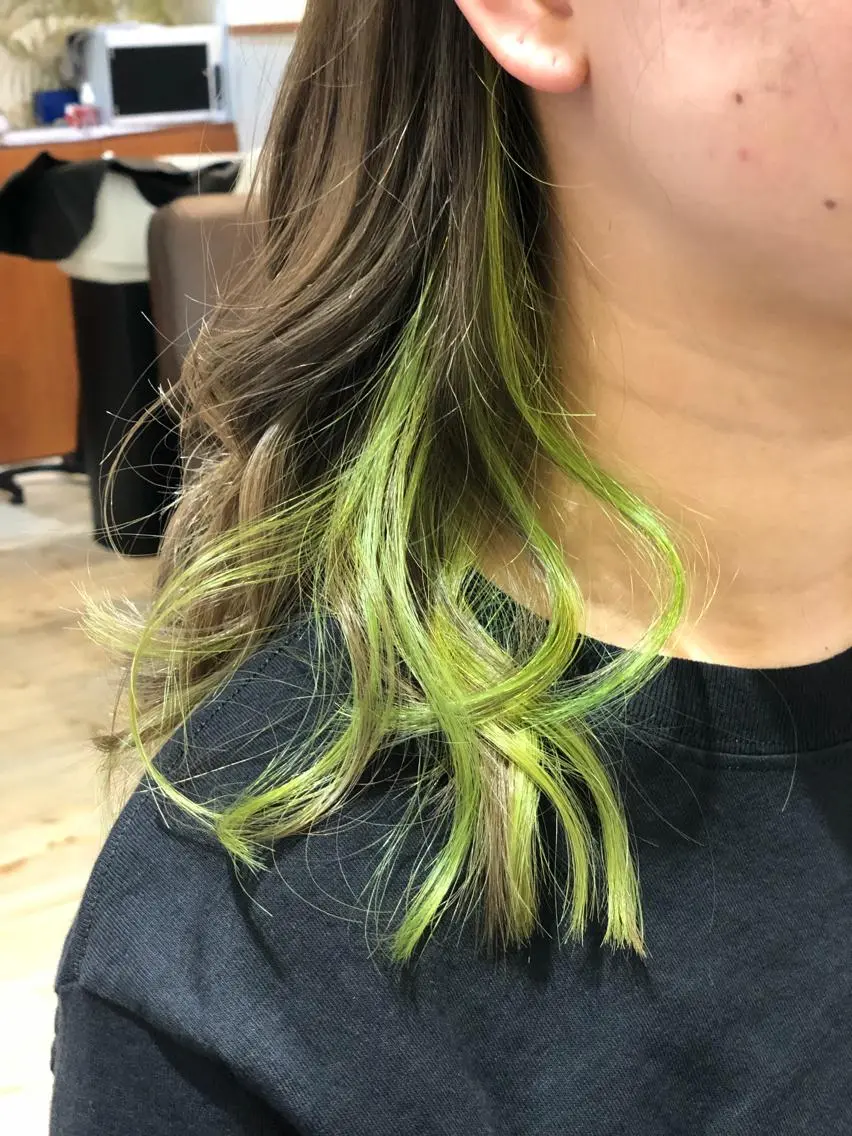 カラー ブリーチ イヤリングカラー Licola リコラのヘアスタイル