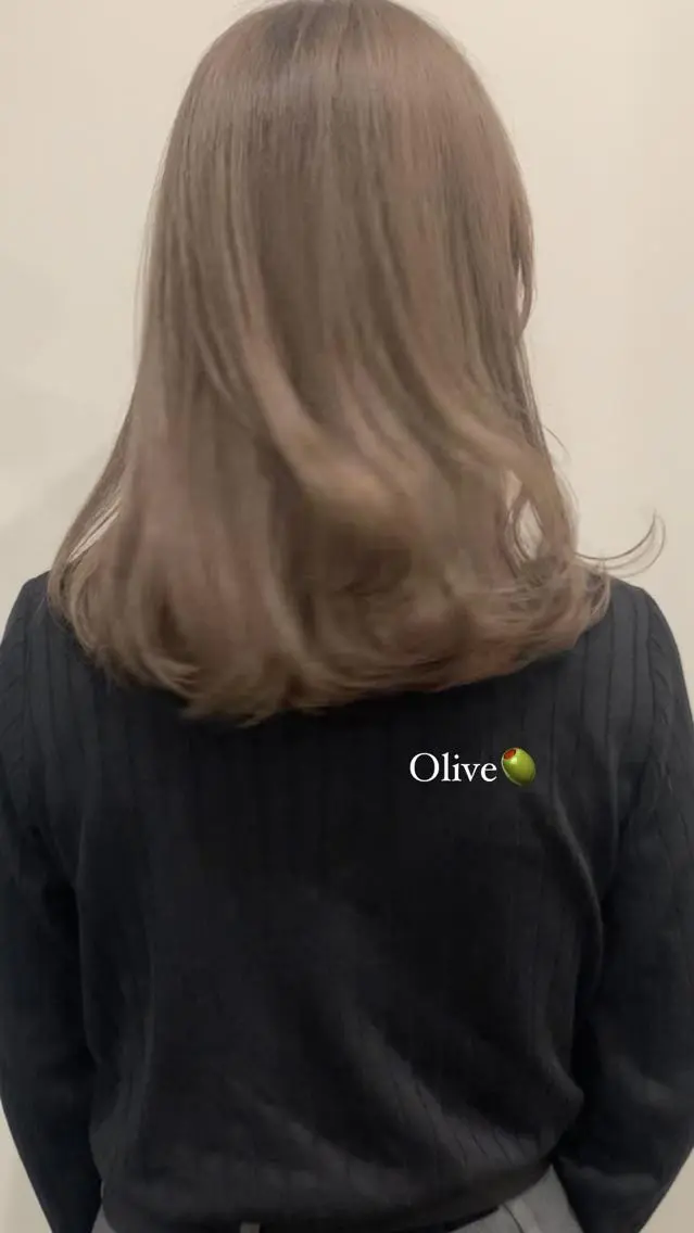 セミロング ヘアカラー 落合希 Olivebeigeのヘアスタイル