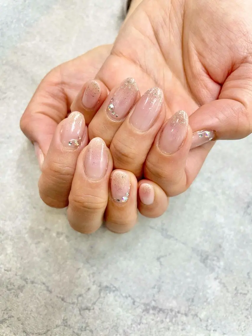 ネイル グラデーション シンプルネイル 春ネイル ストーンネイル FASTNAIL PLUS 新宿店のネイルデザイン