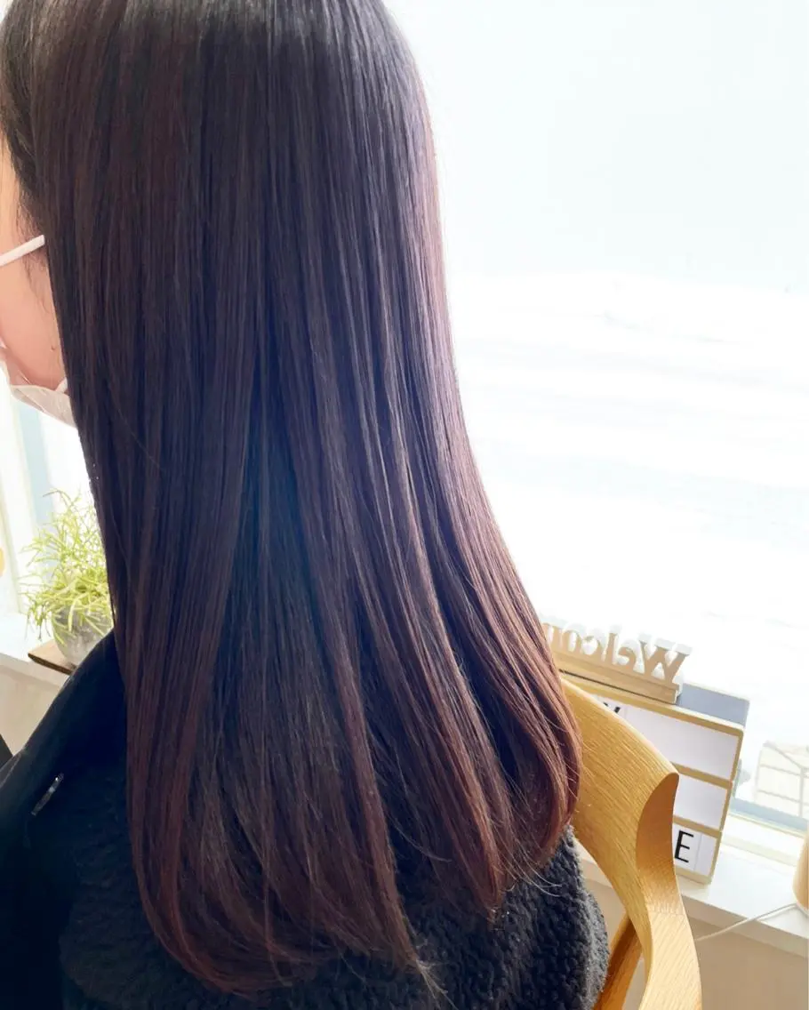 セミロング トップディレクター アヤカのヘアスタイル
