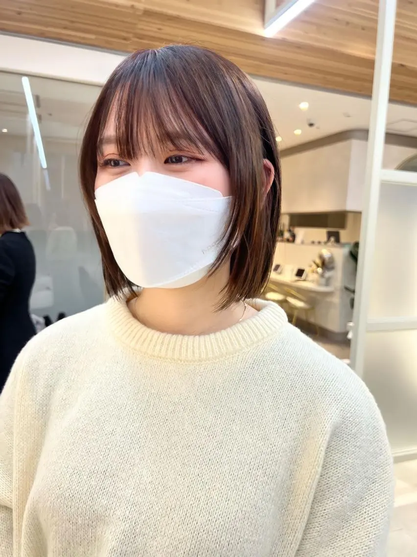 ショート カラー 切りっぱなしボブ 前下がりボブ ブリーチ グレージュ ハイトーンカラー カット ヘアカラー トリートメント レイヤー専門家 ダブルカラー修のヘアスタイル