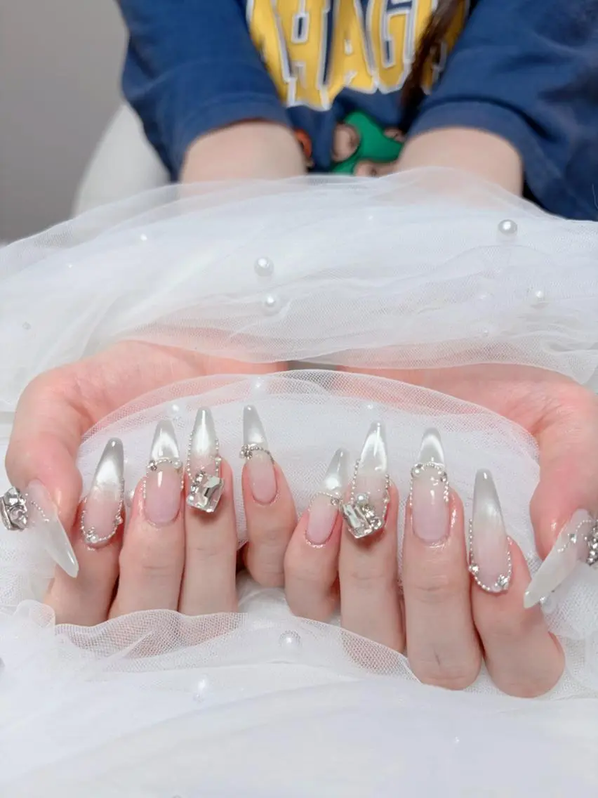 ネイル 長さ出し ジェルネイル ガーリー キラキラネイル 韓国ネイル ハンドネイル Huyn Nail Shinjyukuのネイルデザイン
