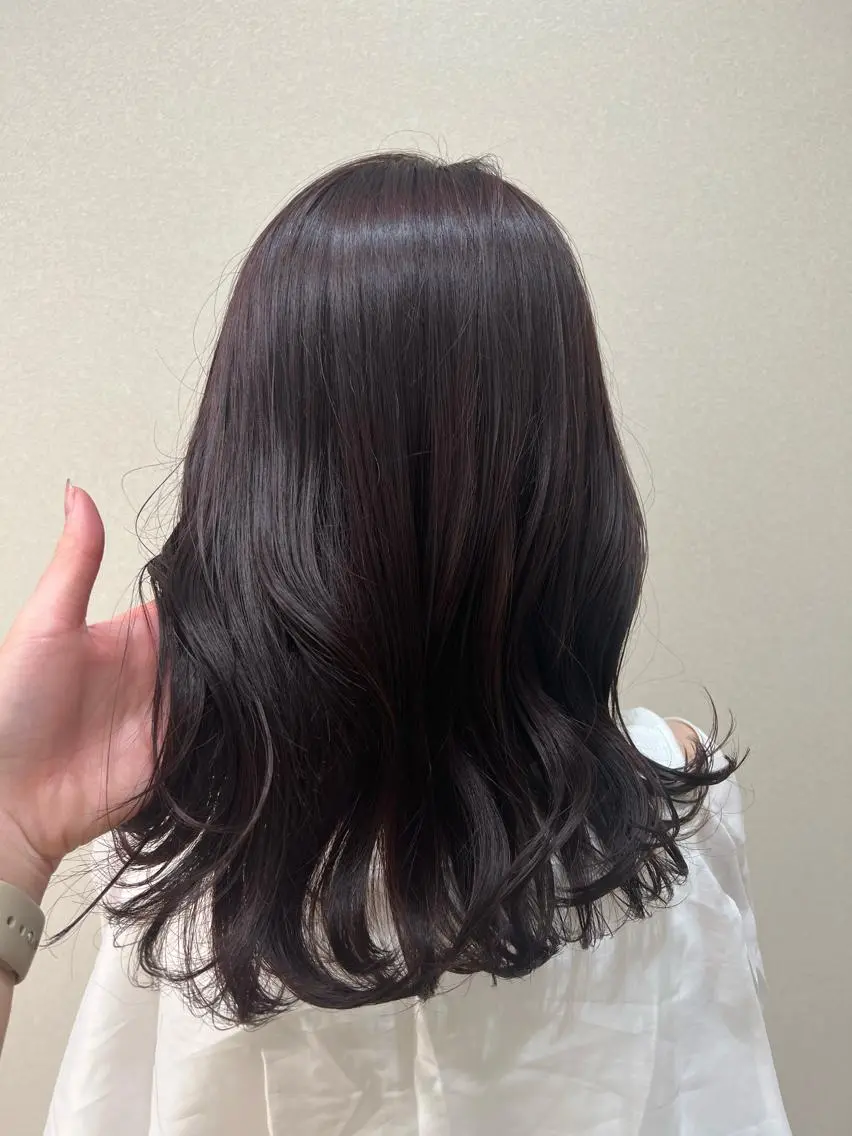ミディアム カット ヘアカラー トリートメント ヘッドスパ mina .のヘアスタイル