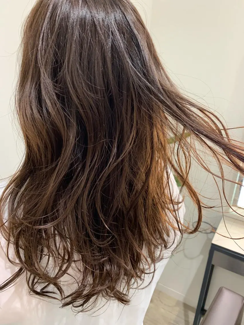 ロング レイヤーカット カット パーマ 赤池 日菜子のヘアスタイル