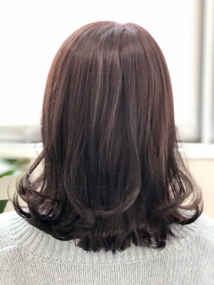 ミディアム 外ハネヘア ヘアカラー トリートメント H by Real meのヘアスタイル