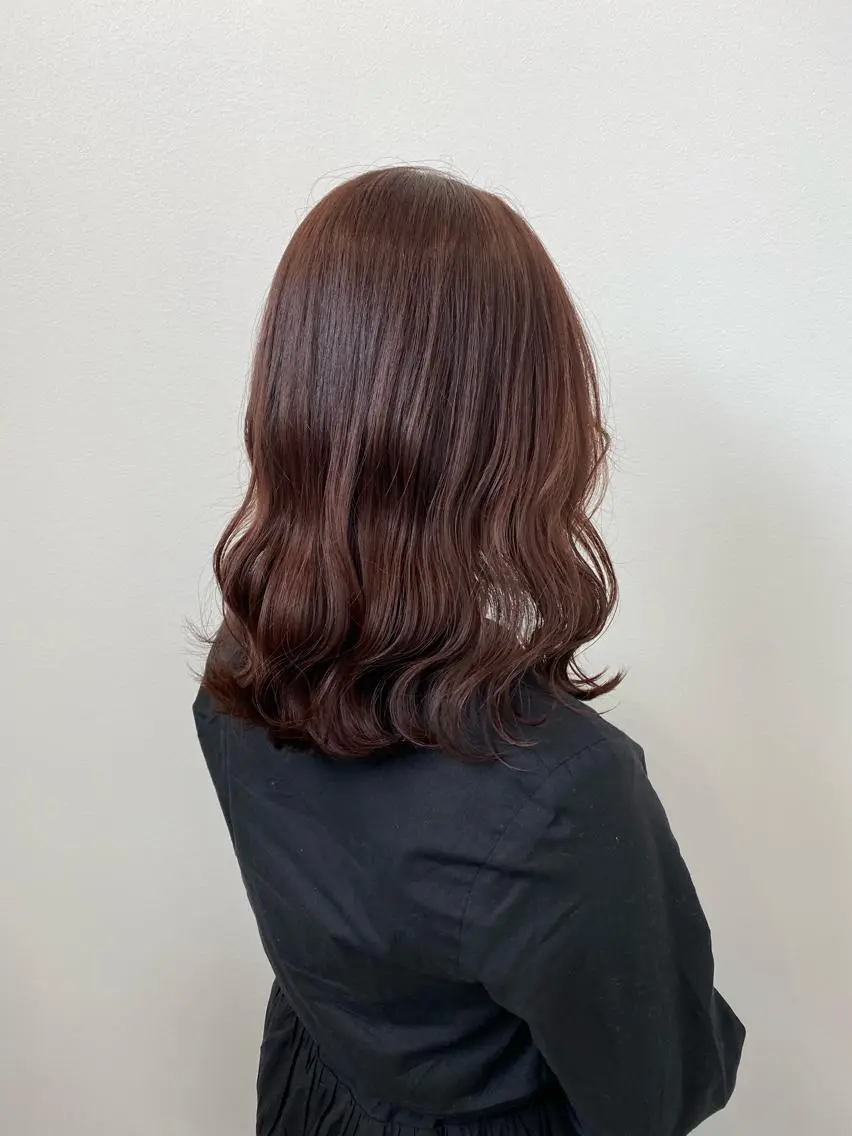 ミディアム カラー 大久保 梨音のヘアスタイル
