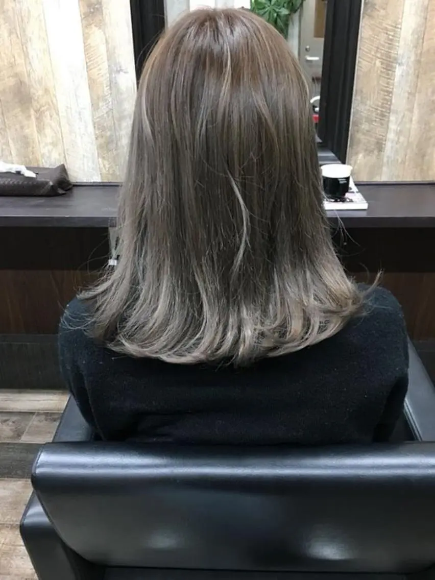 ミディアム カラー グラデーションカラー グレージュ ヘアカラー トリートメント 渡辺 勇大のヘアスタイル