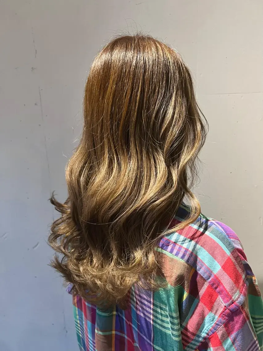 ロング カラー バレイヤージュ ハイライトカラー ハイライト レイヤーカット ヘアカラー トリートメント ヘッドスパ カラースペシャリスト しょう🧑🏼🎨のヘアスタイル