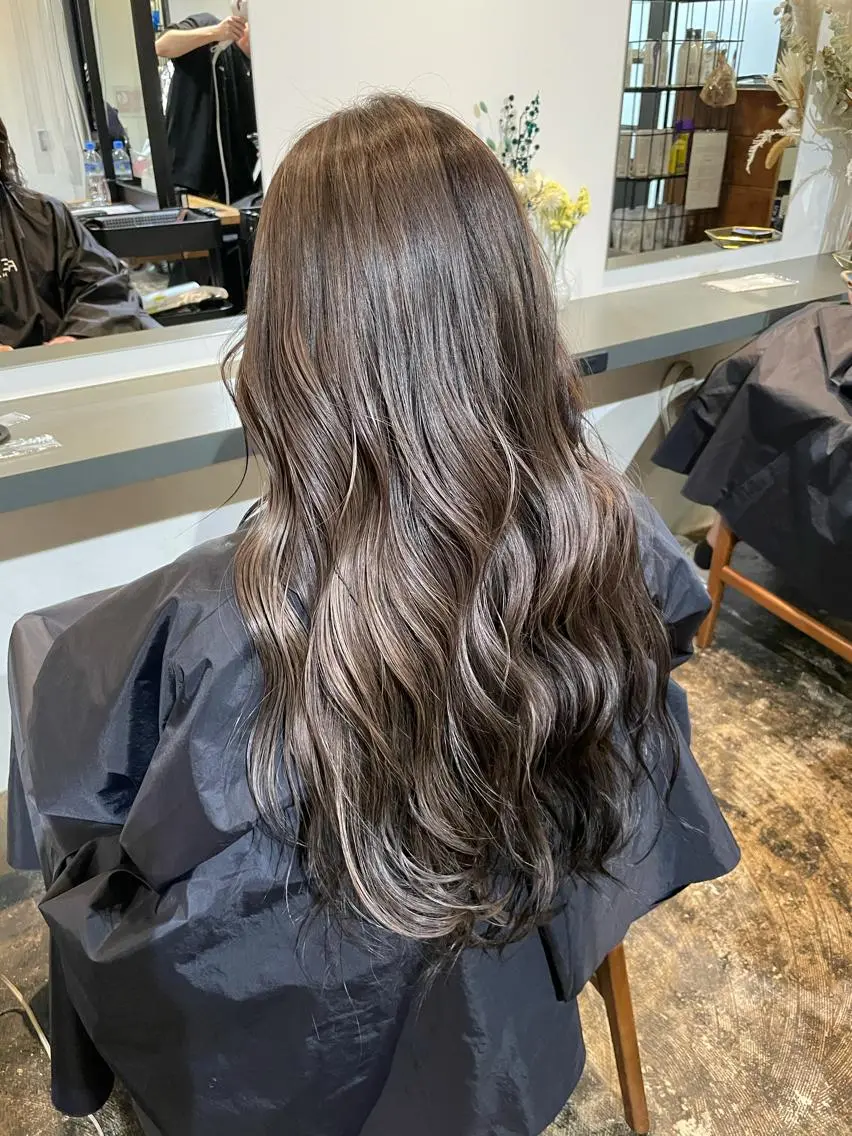 ロング カラー akane .のヘアスタイル