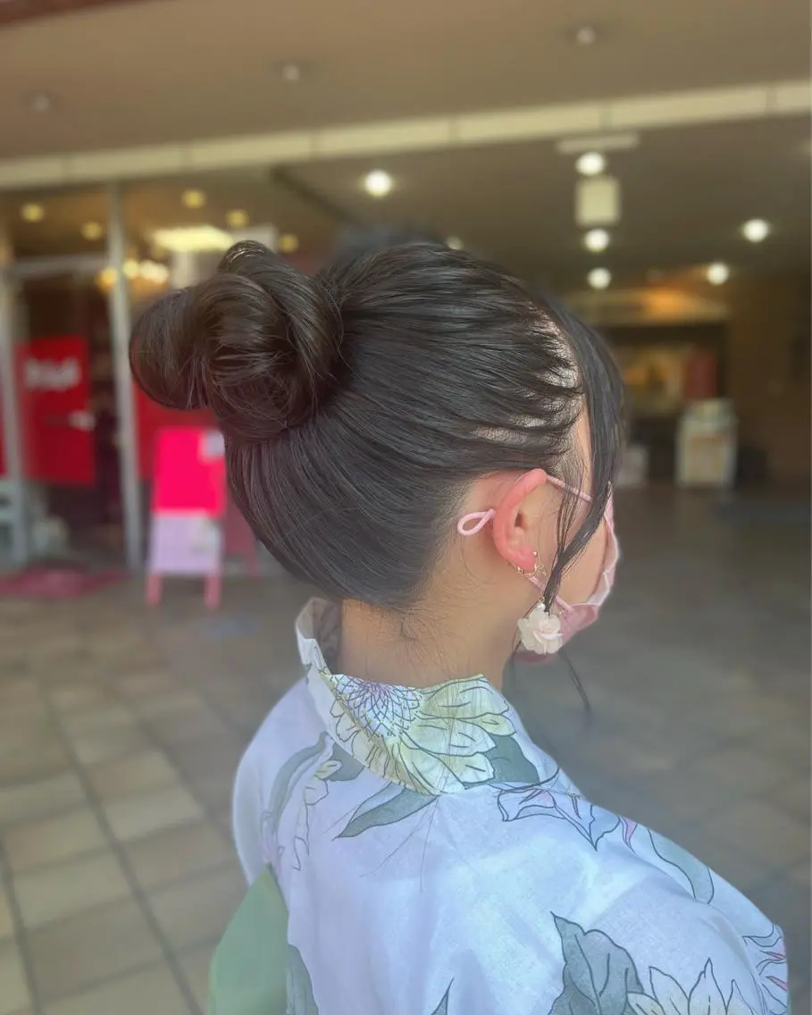 ミディアム ヘアアレンジ お団子ヘア ERINA 🤍のマツエク・マツパデザイン