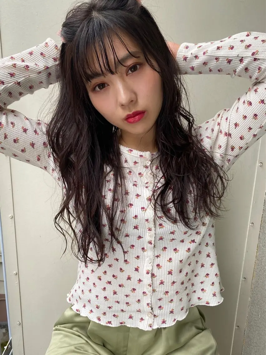 ロング ブリーチなしカラー ダブルカラーエクステのヘアスタイル