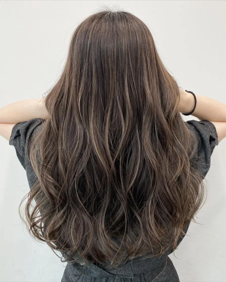 ロング カラー ヘアアレンジ ベージュカラー ハイライトカラー ハイライト 【公式】amble luxe池袋東口🩷のヘアスタイル