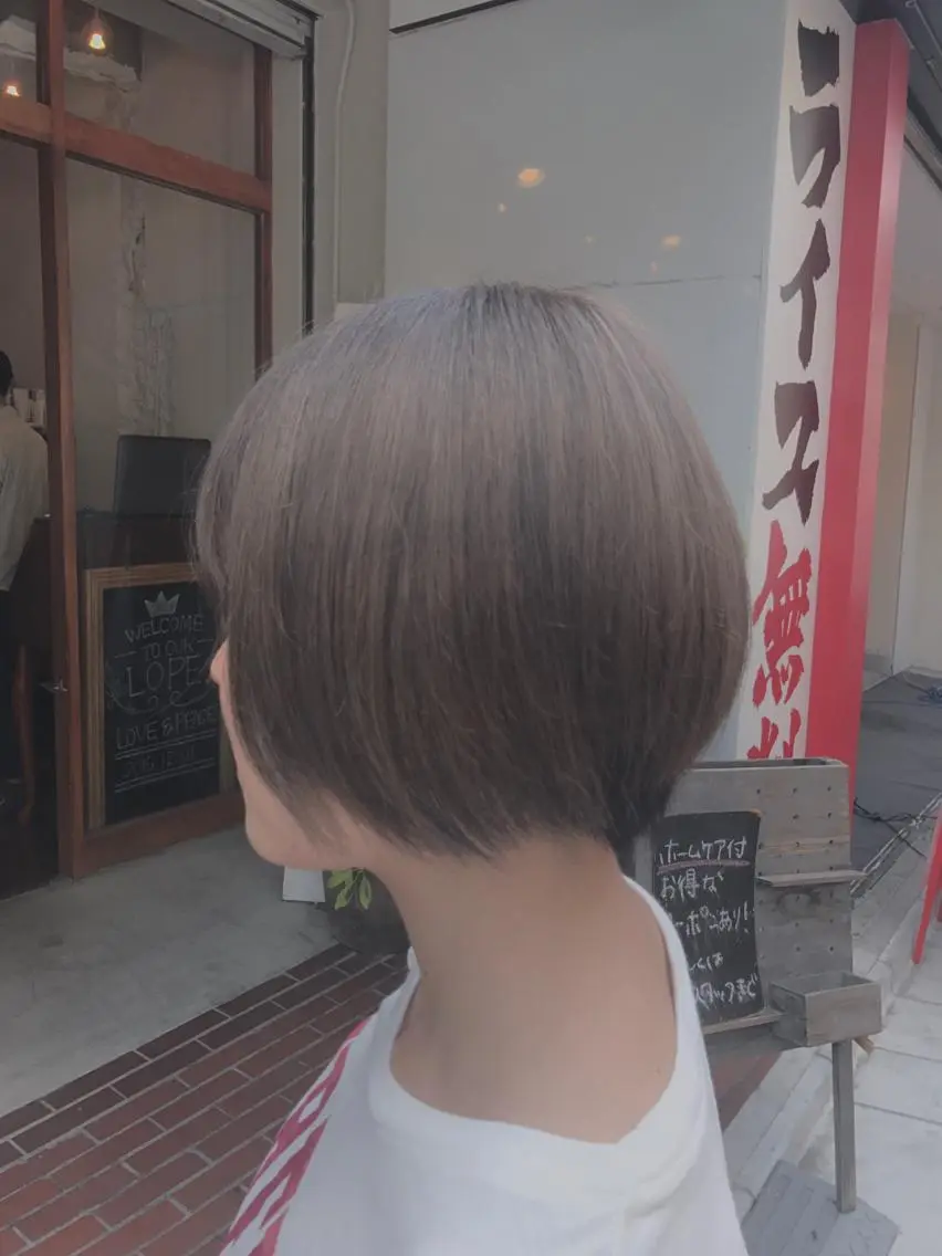 ショート カラー ブリーチ ハイトーンカラー バイオレットカラー 小森谷 亮太のヘアスタイル