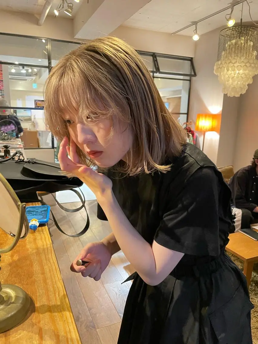 ショート カラー ベージュカラー ブリーチ 透明感カラー ダブルカラー トリートメント ファッションに 溶け込むstyleのヘアスタイル