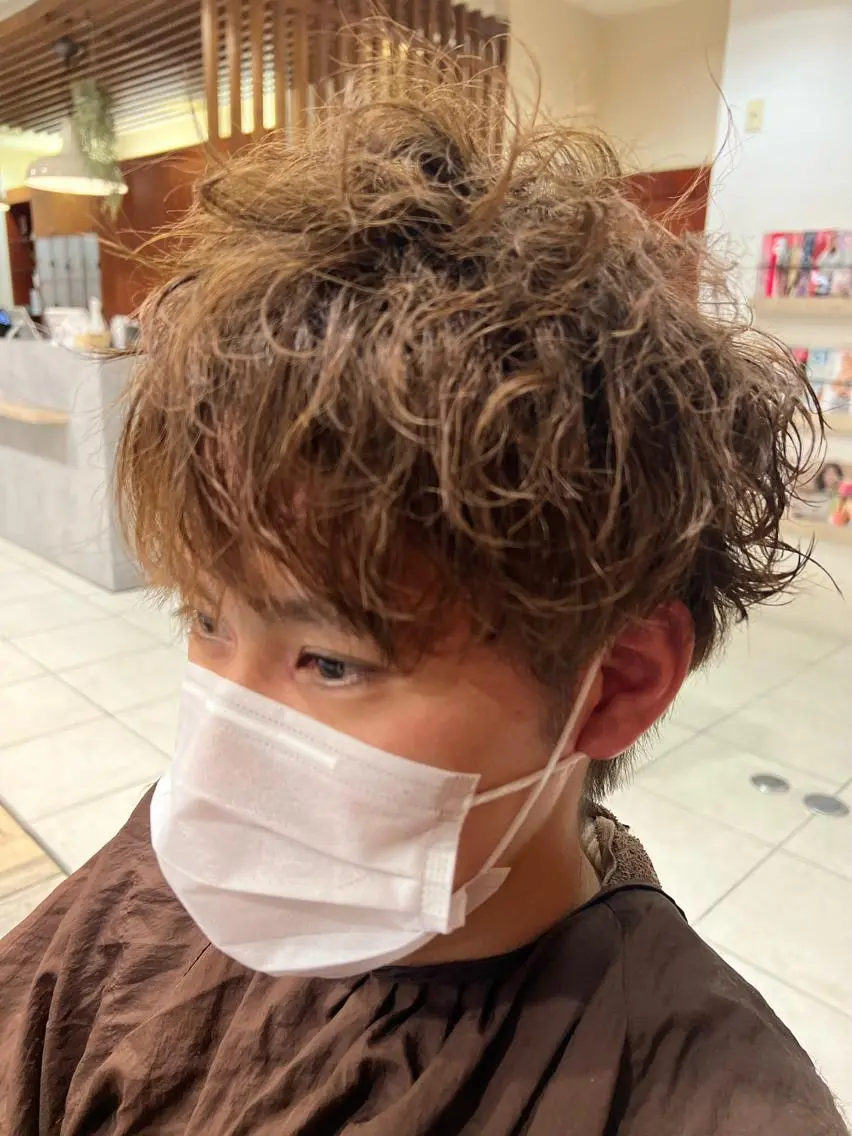 ショート パーマ EARTH岩楯 優貴のヘアスタイル