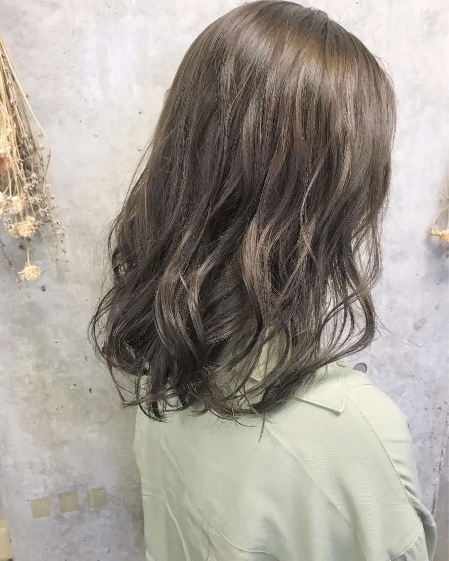 セミロング カラー ヘアアレンジ アッシュ ベージュカラー イルミナカラー Satsuki ✂︎♡のヘアスタイル