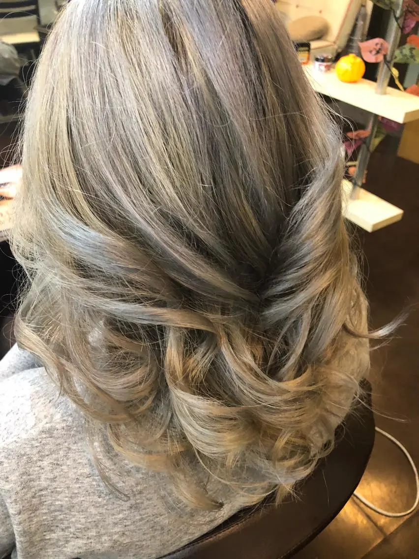 カラー シルバー zina浦和店✊🏻 西口5分🐤スズキのヘアスタイル