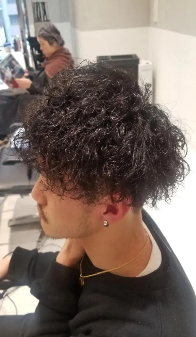 メンズ メンズパーマ メンズツイストパーマ ツイストパーマ カット パーマ 🌿赤み消し/ 艶カラー落合 優🌿のヘアスタイル
