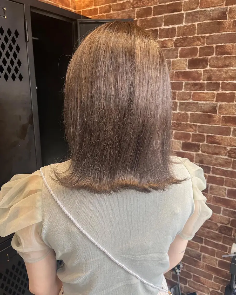 セミロング カラー パーマ ヘアアレンジ メンズ キッズ ネイル マツエク・マツパ アイブロウ メンズパーマ セミロングパーマ ブラウンカラー ケアカラー 透明感カラー 久木原 ゆりのヘアスタイル
